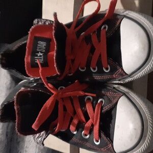 Black and pink converse